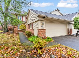 6950 Pebble Park Cir, West Bloomfield, MI 48322