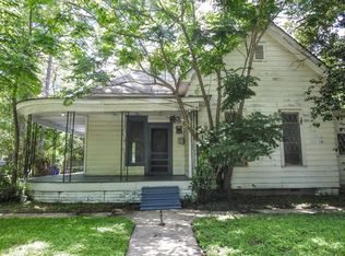 211 Whitfield St, Yoakum, TX 77995