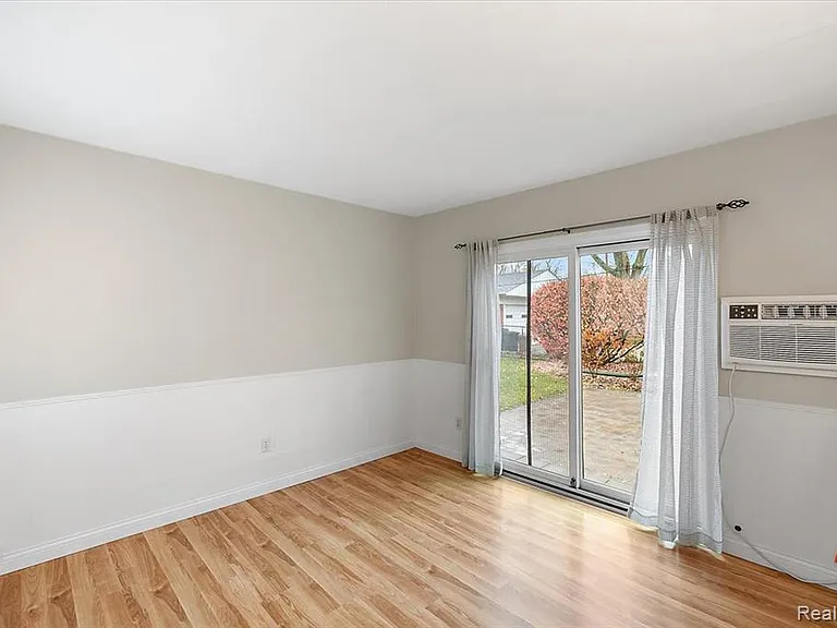 16996 Marguerite St — Photo 16