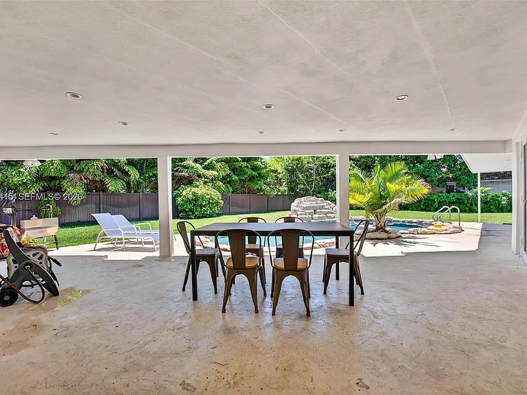 2701 NW 107th Ave — Photo 30