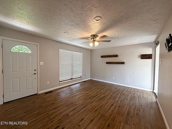 3rd image of 922 Pine St