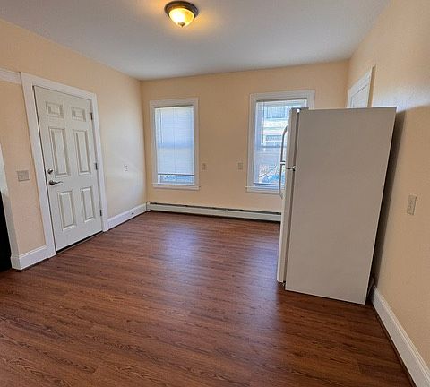 5th image of 33 Potter St #31