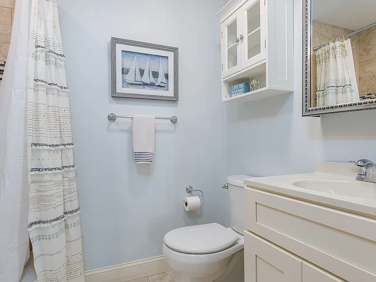 512 E 14th St #2 — Photo 21