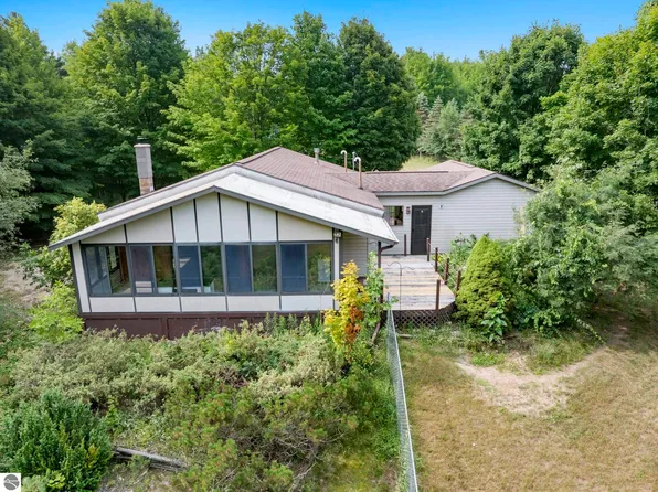 7788 Love Rd, Benzonia, MI 49616