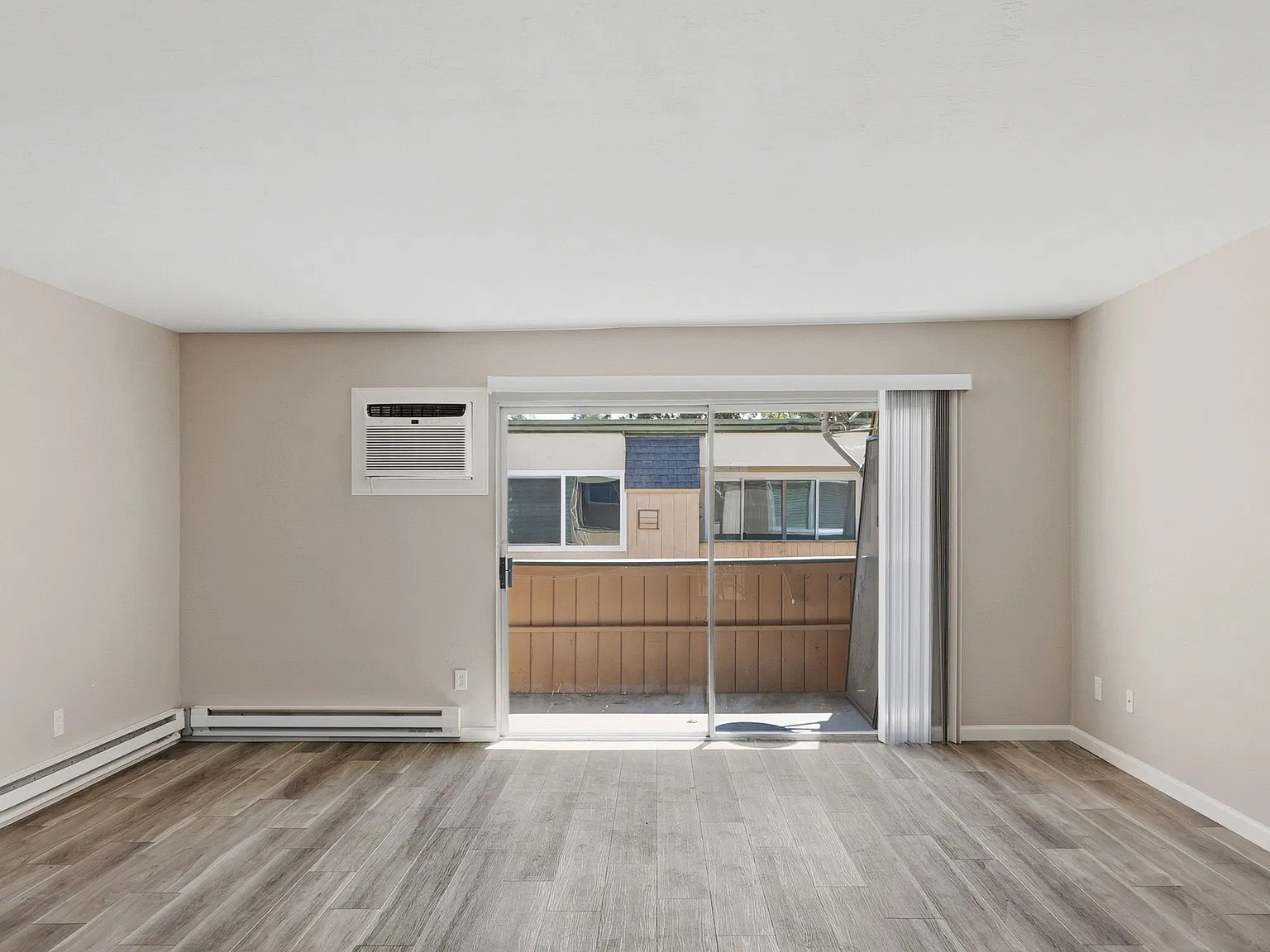 3 bed, 1149 sqft, $3,250 — Photo 3