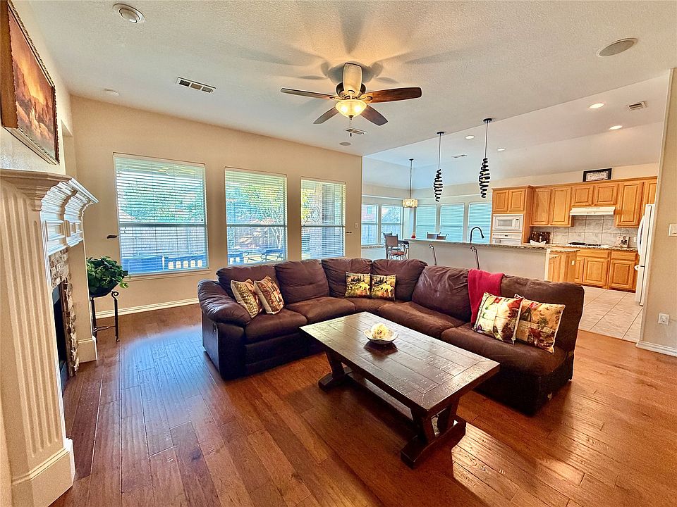 1st image of 4821 Bellflower Way
