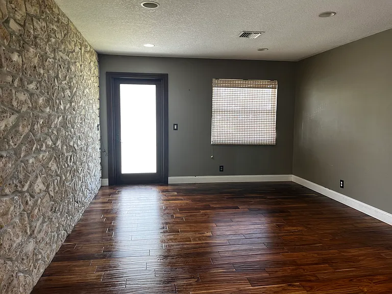996 Mohican Blvd — Photo 7