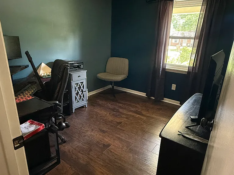 112 White Oak Blvd — Photo 5