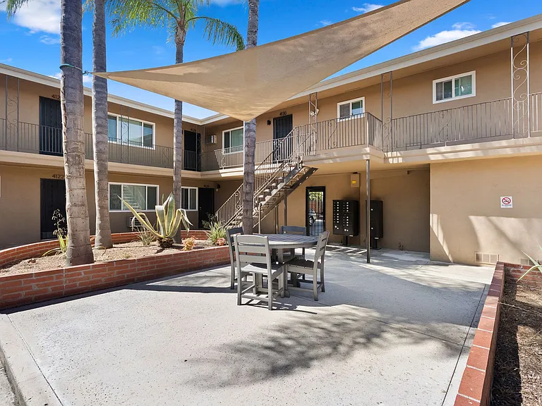 Melrose Manor Apartments - Riverside, CA — Photo 43