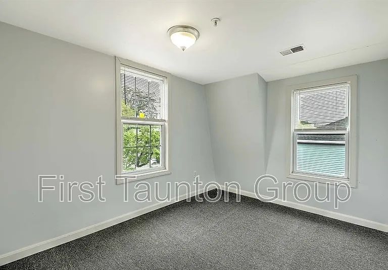 458 Weir St #5 — Photo 4