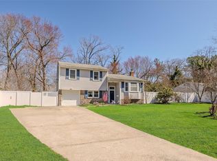 103 Glenwood Ln, Port Jefferson, NY 11777