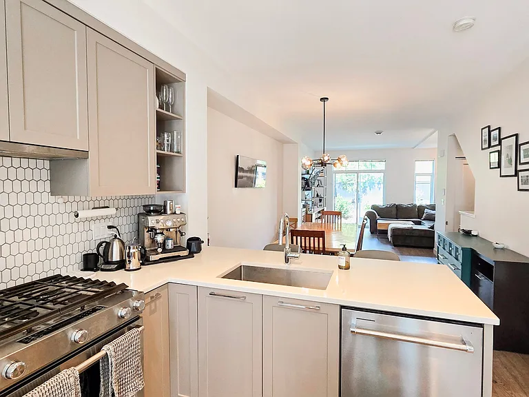 135 Baycrest Ave — Photo 17