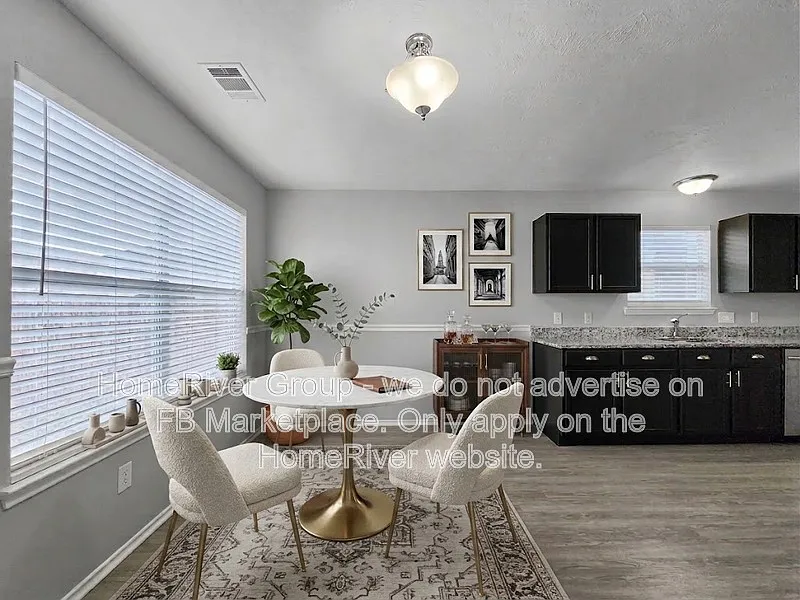 4 bed, 2.5 bath, 2300 sqft, $2,345 — Photo 3