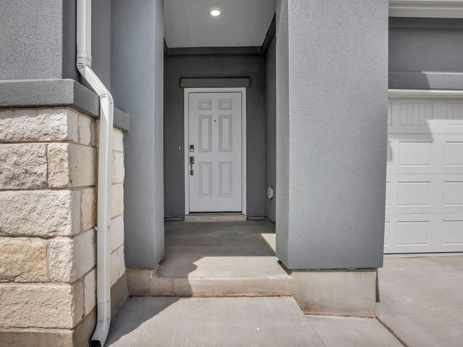4 bed, 2.5 bath, 2253 sqft, $2,395 — Photo 4