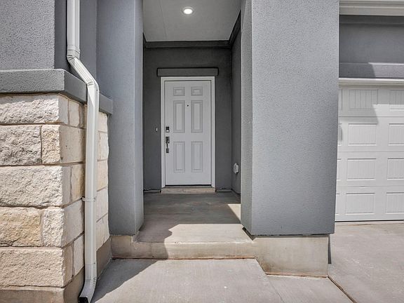 4th image of 131 Adeline Rd