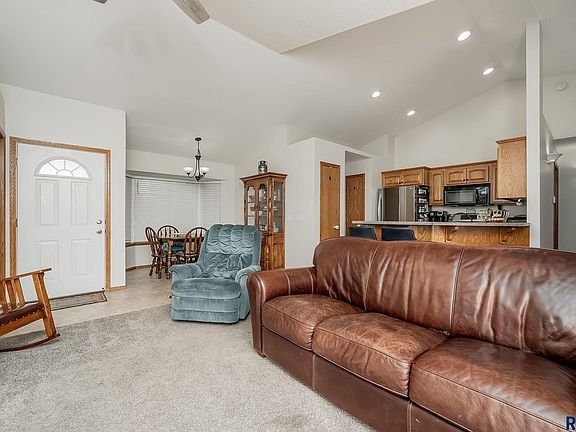 4th image of 7425 W 52nd St