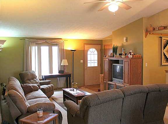 5th image of 445 Meadowcrest Ct
