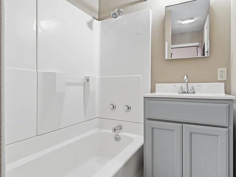 1418 E 9th St #1SB — Photo 6