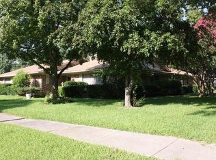 607 Line Dr, Gainesville, TX 76240