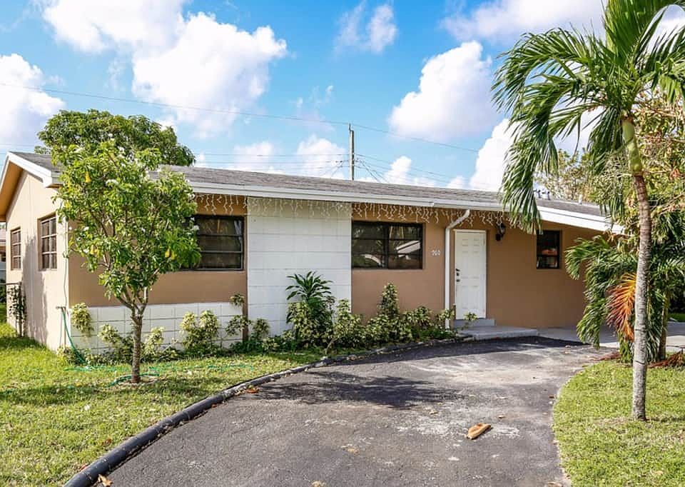 1st image of 960 NW 181st St