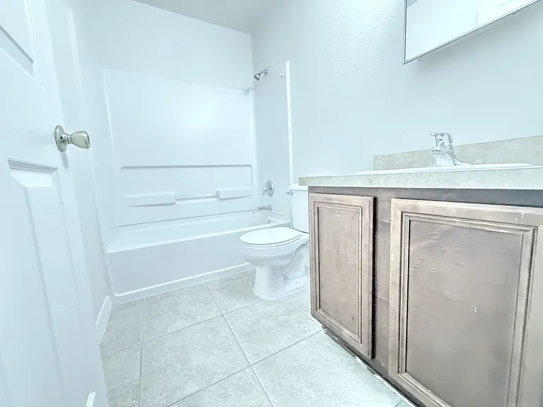 2525 Oleander Lakes Dr — Photo 3