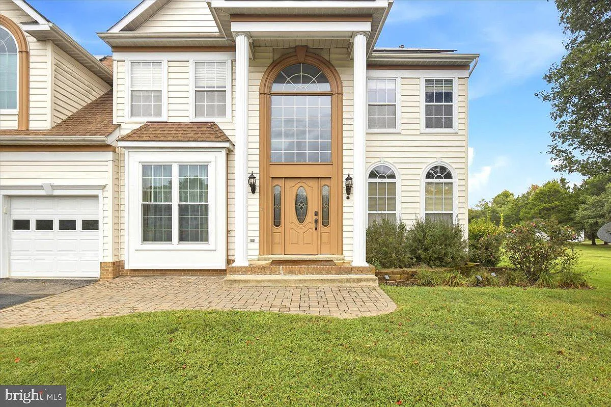 4 bed, 3.5 bath, 4194 sqft, $4,150 — Photo 2