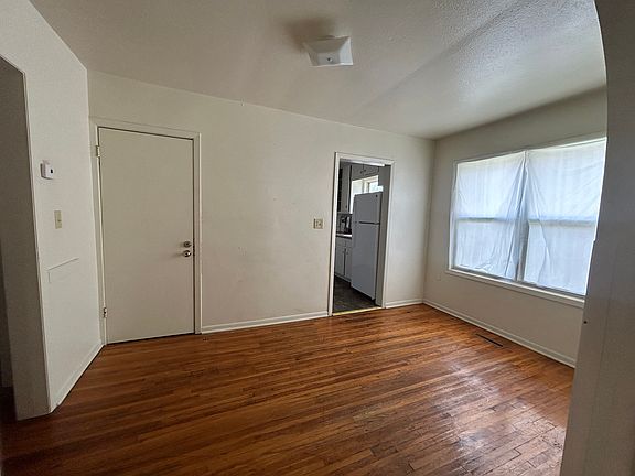 3rd image of 1659 N Woodland Ave