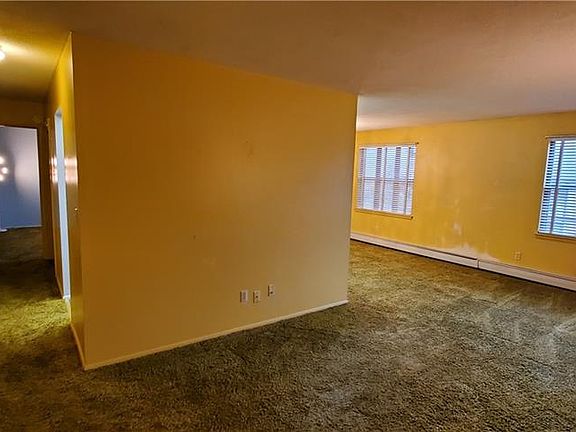 3rd image of 903 Sierra Vista Ln