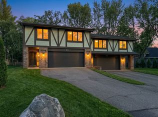 1042 E Circle Dr, Wayzata, MN 55391