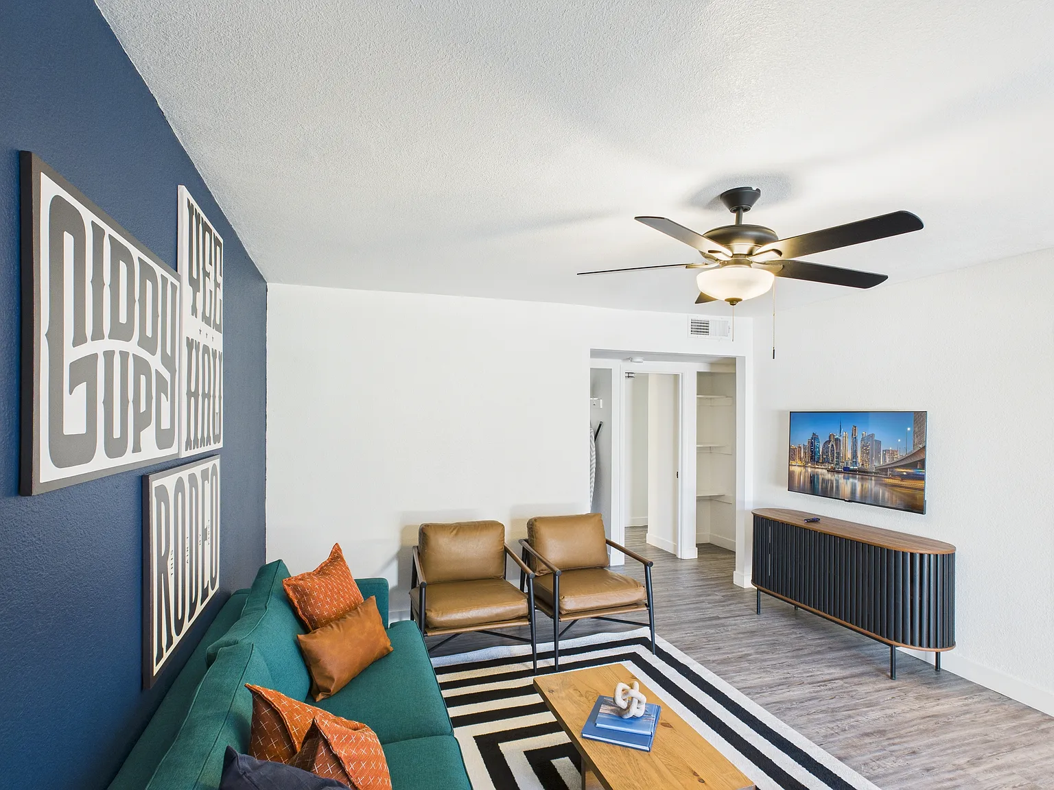 2 bed, 700 sqft, $2,450 — Photo 4