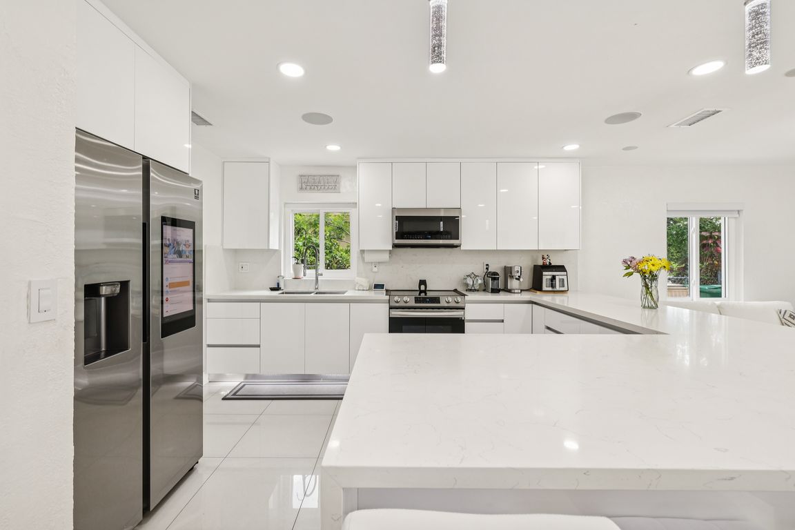 NW 38th St-S2507-013.jpg