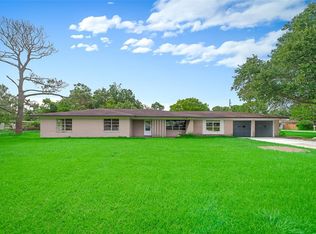 6002 1st St, Danbury, TX 77534