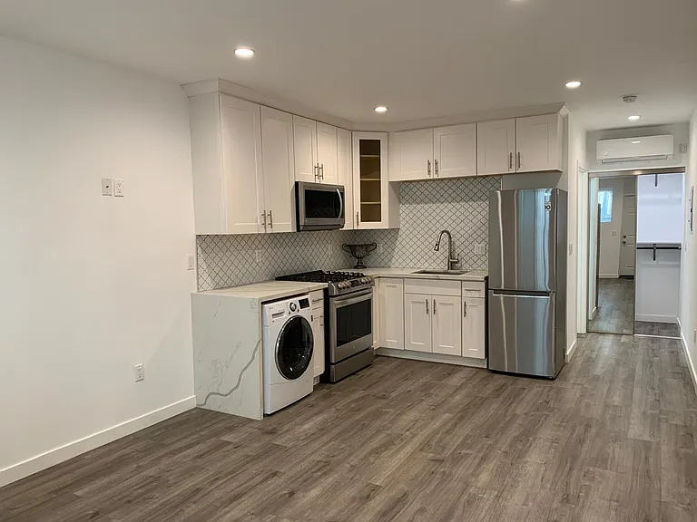 4211 Franklin Ave #4213-1/2 — Photo 2