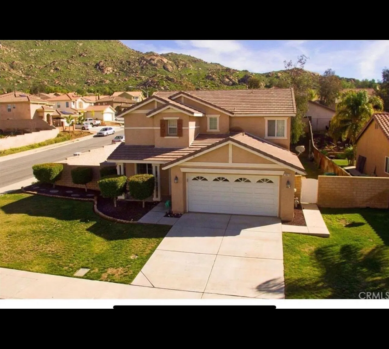 3 bed, 2.5 bath, 2251 sqft, $2,600 — Photo 1