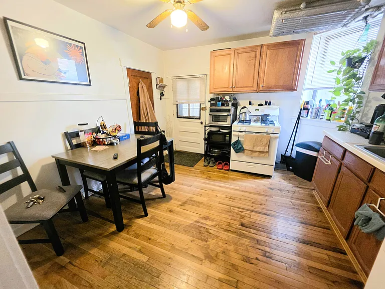 1600 W Fargo Ave #G — Photo 2