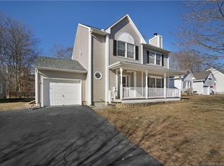 129 Heather Glen Ln, Mystic, CT 06355