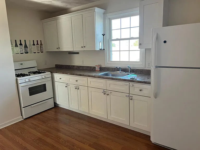 Eat-In Kitchen