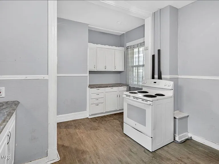 472 Hudson Ave #1 — Photo 5