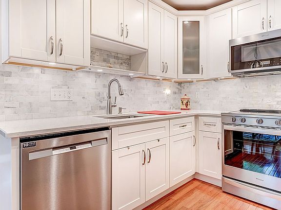 3rd image of 11 Compass Point