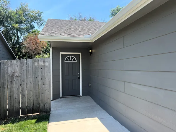 1290 N Curtis Ct, Wichita, KS 67212