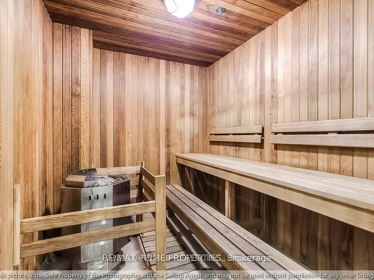 70 Roehampton Ave #1319 — Photo 24
