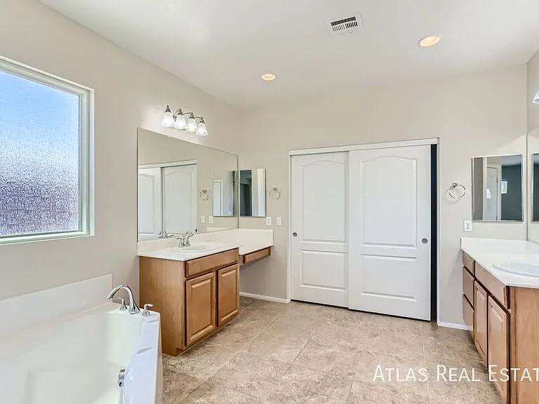 1009 Barron Creek Ave — Photo 10