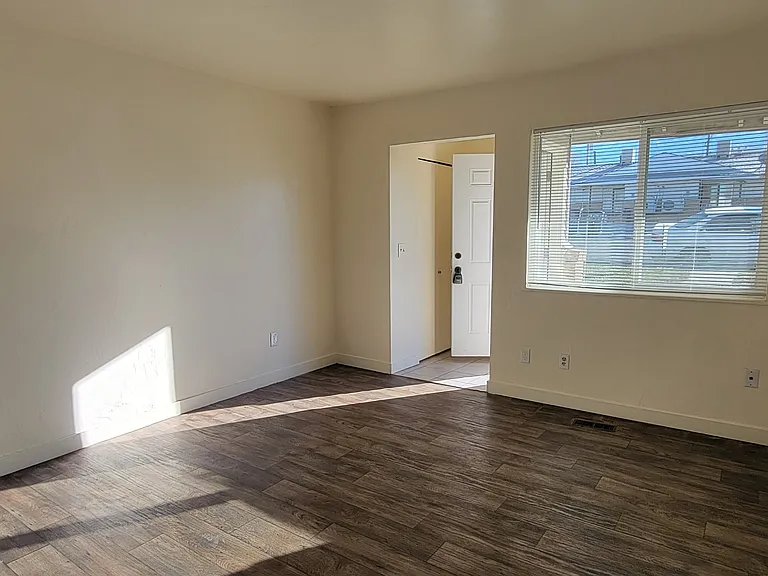 1754 S 440 W — Photo 15