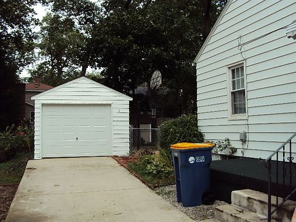 SINGLE STALL GARAGE