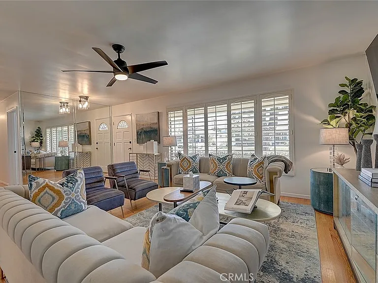 444 N Shattuck Pl — Photo 32