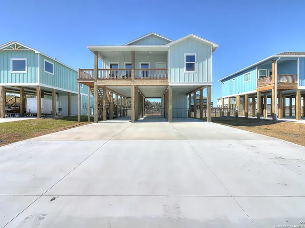 2211 S Mathis, Rockport, TX 78382