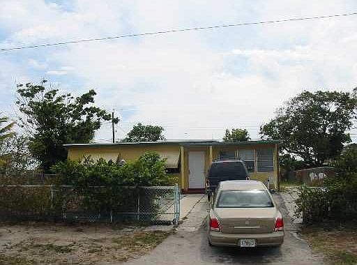 1st image of 190 Hibiscus Tree Dr