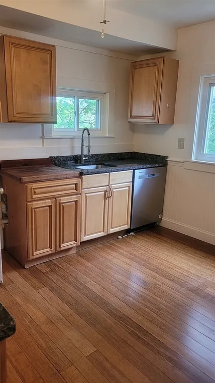 4 bed, 1.0 bath, 1000 sqft, $3,150 — Photo 1