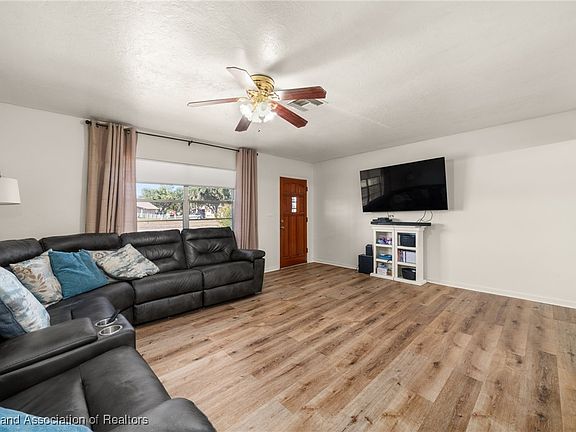 3rd image of 1221 Forest Rd