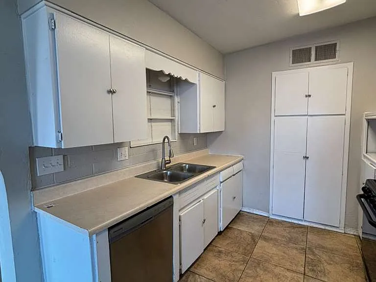 3644 W Townley Ave — Photo 5